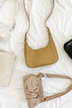 Load image into Gallery viewer, Beachclub Drinks Bag // Tan