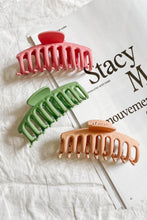 Load image into Gallery viewer, First Impressions Hair Clip // Rose
